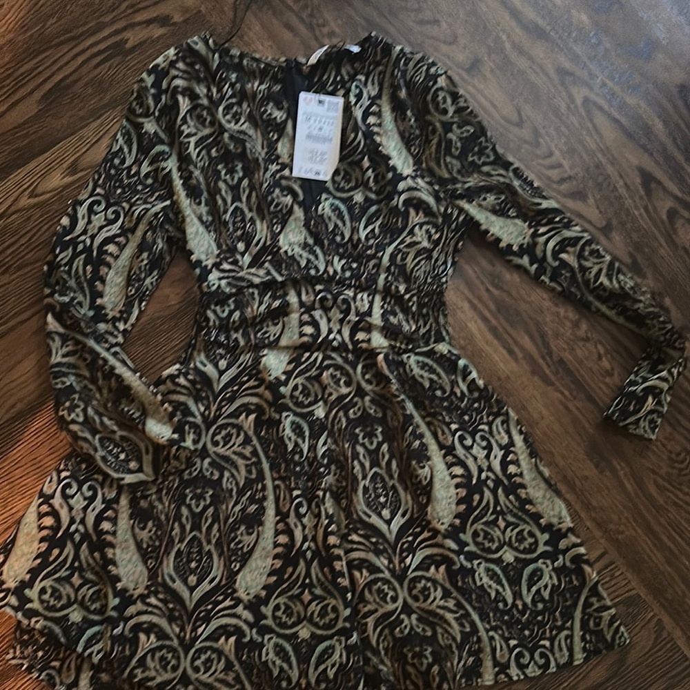 Elegant Black and Gold Patterned Dress